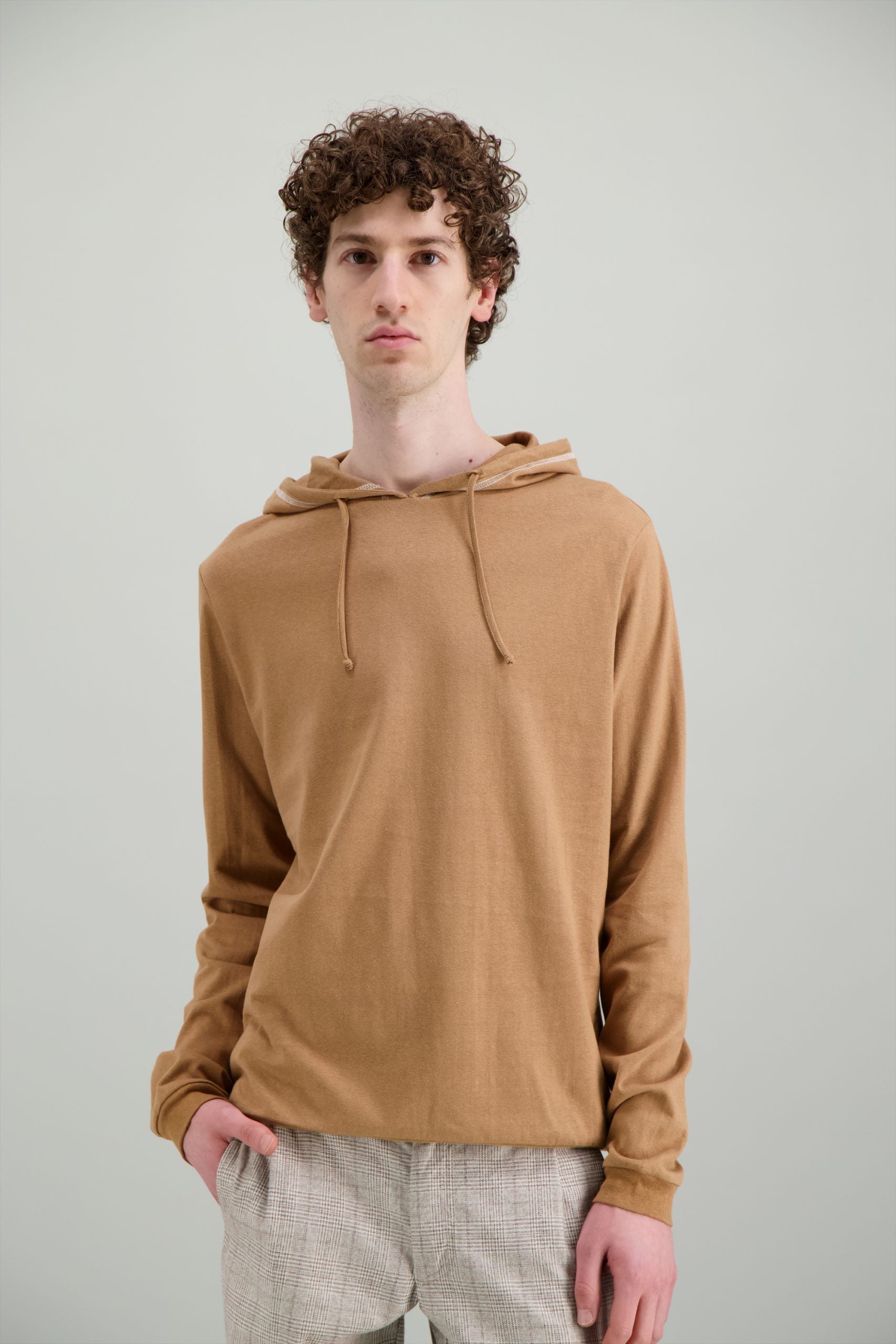 sweat-a-capuche-beige-650drh-1.jpg